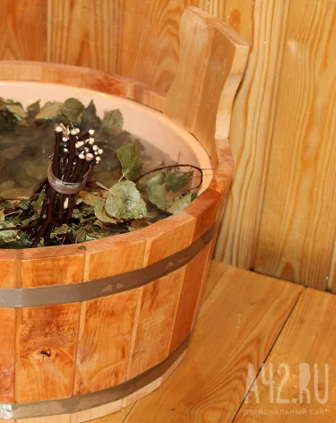 В Новокузнецке пьяный посетитель повредил мебель в сауне