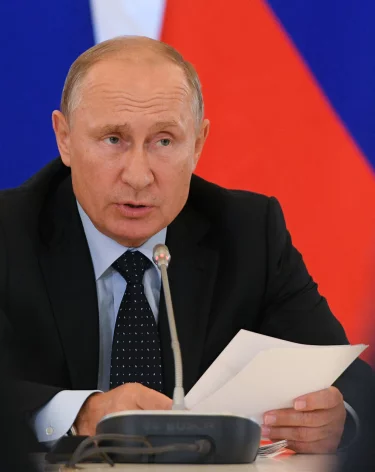 Владимир Путин поддержал полный запрет на продажу вейпов в России