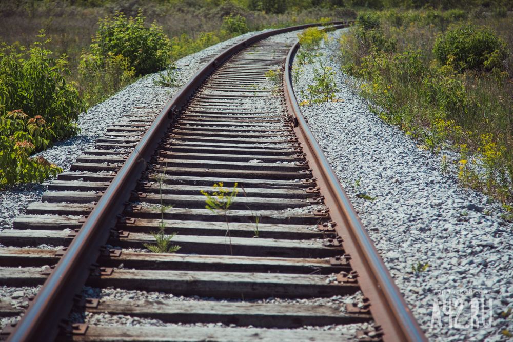 Расписание двух пригородных поездов изменится из-за ремонта пути в Кузбассе