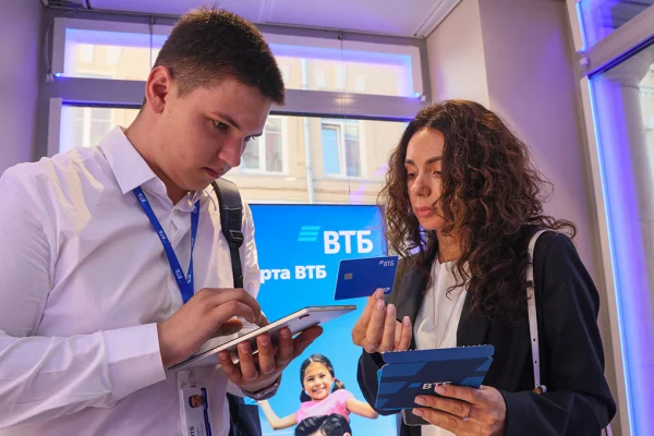 Опрос: более половины сибиряков хотели бы привязать к банковской карте льготы или проездной