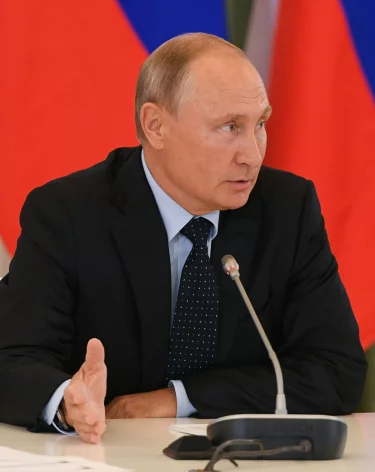 Путин ответил на вопрос студентки из Кемерова об обязательной отработке медиков