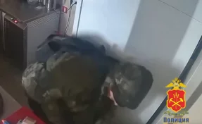 В Кемерове вор-рецидивист похитил выручку из двух торговых павильонов 