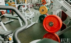 Фитнес-тренер назвала самые бесполезные упражнения в спортзале