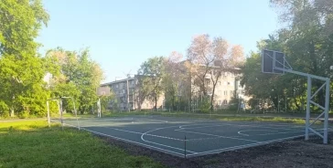Фото: В Новокузнецке на ремонт спортплощадки возле школы №49 потратили 4,5 млн рублей 2