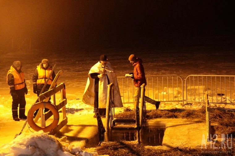 Фото: В Кемерове прошли крещенские купания. Показываем, как это было 16