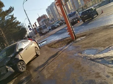 Фото: В Рудничном районе Кемерова столкнулись две иномарки 2