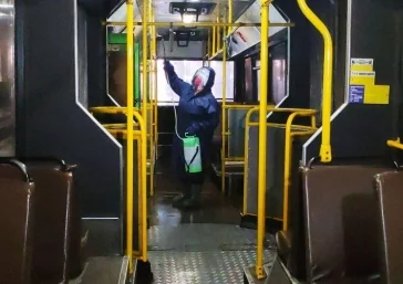Фото: Власти Кемерова проверили, как проводится дезинфекция общественного транспорта 3