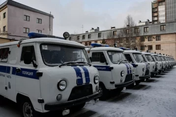 Фото: Кузбасским полицейским вручили автомобили 1