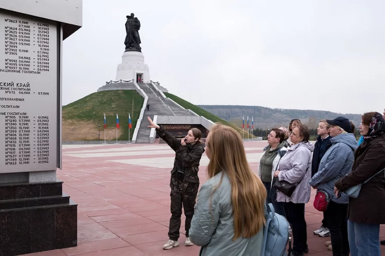 Фото: История в деталях: как прошла первая идентичная экскурсия к монументу Воину-освободителю 1