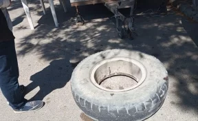 Жительницу Кубани сбило отлетевшее от КамАЗа колесо, ДТП попало на видео