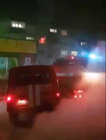 Фото: Серьёзный пожар в кузбасском общежитии попал на видео 1