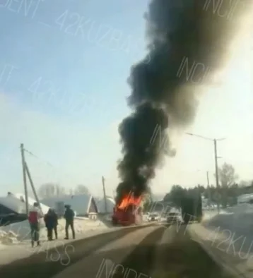 Фото: В Кузбассе пожар в КамАЗе попал на видео 1