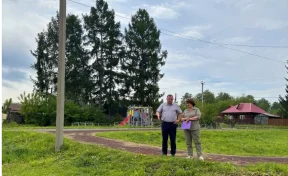 «Удивлён и раздосадован»: главу кузбасского округа возмутили облезлые детские площадки