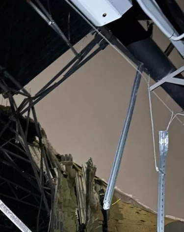 В Кузбассе на новом складе Wildberries частично обрушилась кровля, есть пострадавшие