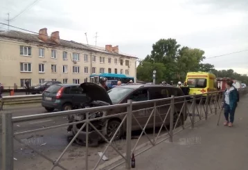 Фото: На проспекте Шахтёров в Кемерове 30 июня произошло серьёзное ДТП 1