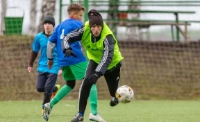Кузбасские сироты обыграли в футбол профессиональных спортсменов