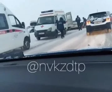 Фото: Три человека серьёзно пострадали в ДТП на шестом километре трассы Кузнецк — Запсиб 1