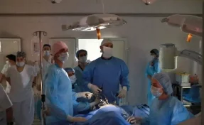 В Кемерове врачи двух больниц спасли 17-летнюю девушку с опасной формой желчекаменной болезни