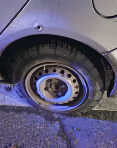 Полицейские открыли стрельбу по машине лихача в Кузбассе