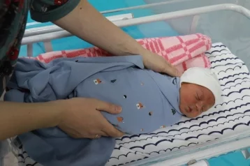 Фото: По 10 тысяч рублей получать матери 51 ребёнка, родившихся в Рождество в Кузбассе 1