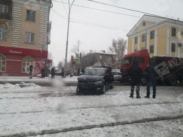 Фото: В Кемерове ДТП заблокировало движение трамваев  в Рудничном районе 1