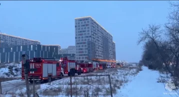 Фото: В Тюмени в многоквартирном доме загорелись электрощитовые в двух подъездах, спасли 22 человека 1