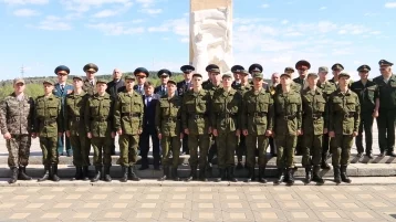 Фото: 15 молодых кузбассовцев отправятся служить в Президентский полк 1
