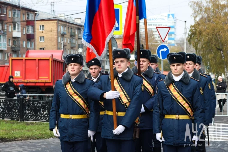 Фото: В Новокузнецке торжественно открыли памятник Михаилу Кутузову 13
