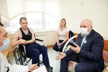 Фото: Губернатор Кузбасса посетил участников специальной военной операции в госпитале 1
