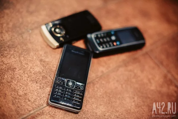 В Госдуме предложили ставить в городах таксофоны из-за отключений связи