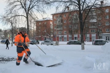 Фото: Круглосуточная работа по уборке улиц: власти Кузбасса рассказали о работе коммунальных служб в новогодние праздники 1