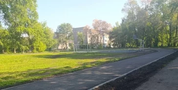 Фото: В Новокузнецке на ремонт спортплощадки возле школы №49 потратили 4,5 млн рублей 3