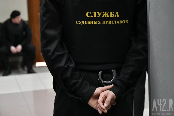 В Кузбассе водителя, катавшего пристава на капоте, отправили в колонию на 12 лет