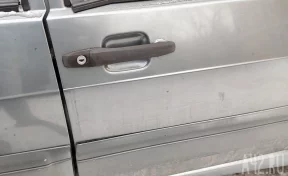 Житель Новокузнецка разбил окна двух машин, чтобы погреться