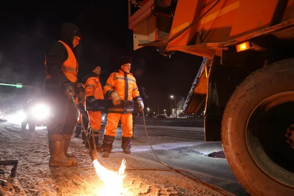 Дорожные службы начали ямочный ремонт дорог в Кемерове