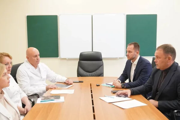 Илья Середюк встретился с новым главврачом Междуреченской горбольницы