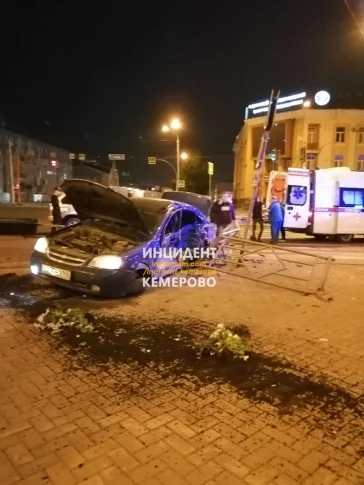 Фото: Два автомобиля столкнулись в центре Кемерова 3