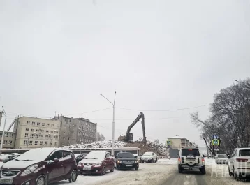 Фото: В Кемерове сносят бывший корпус КемГУ 1