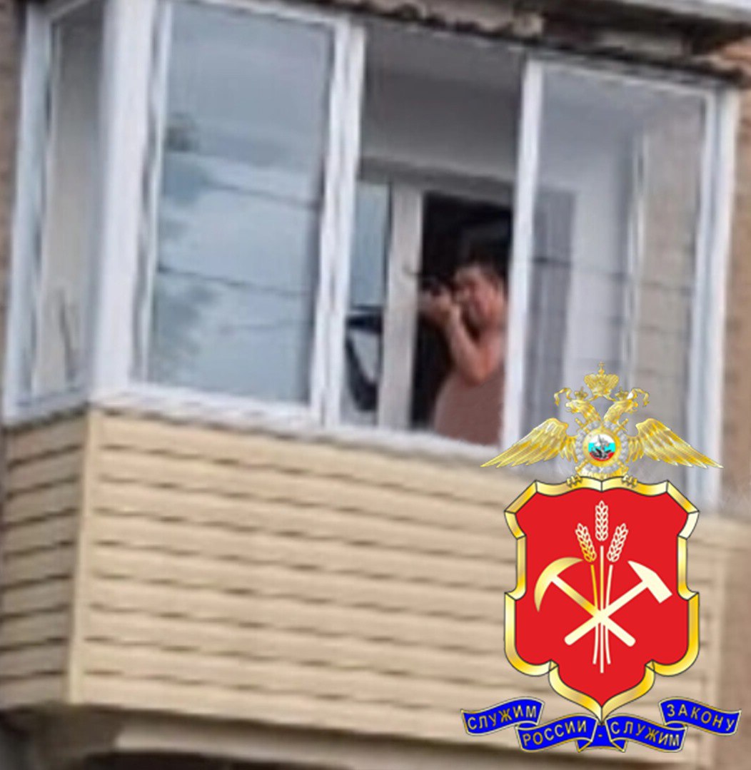 Кузбассовцы засняли стреляющего из винтовки с балкона мужчину: комментарий МВД