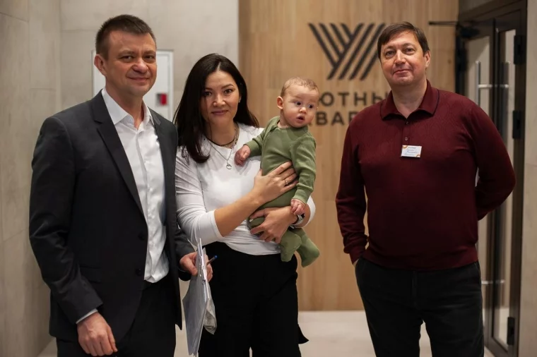 Фото: Первые новосёлы получают ключи в кемеровском ЖК «Уютный квартал» 3