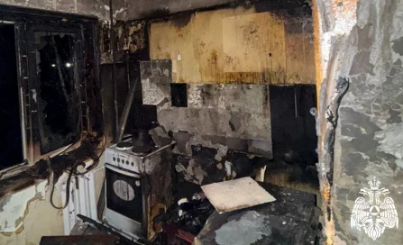 В Юрге 10 человек эвакуировались из горящей пятиэтажки, ещё троих спасли пожарные