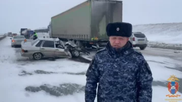 Фото: На участке трассы Кемерово — Новокузнецк ограничили движение из-за массового ДТП 1