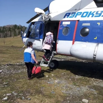 Фото: В Кузбассе восьмимесячного ребёнка доставили в больницу вертолётом 1