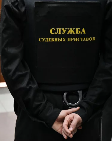 В Кузбассе водителя, катавшего пристава на капоте, отправили в колонию на 12 лет