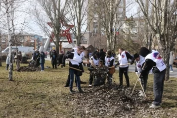 Фото: Илья Середюк: 108 тысяч кузбассовцев вышли на второй большой субботник 1