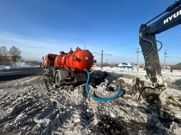 Фото: Власти: в Кемерове работы по устранению аварии на водопроводе продлятся до вечера 1
