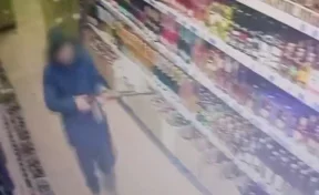 В Донецке вооружённый автоматом мужчина открыл стрельбу в супермаркете