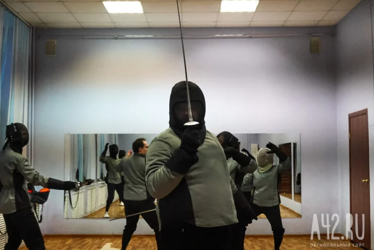 Фото: Сталь, пот и семья: зачем взрослые люди с ипотекой берут в руки меч 10