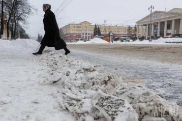 Фото: Жители Кузбасса вышли на уборку снега  1
