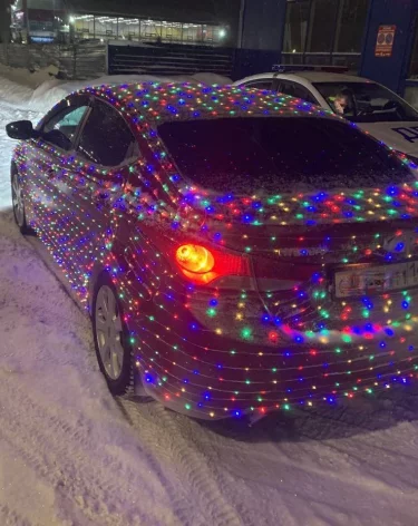 Кузбассовца обязали снять с машины установленный с нарушениями новогодний тюнинг